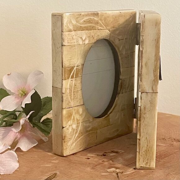 Artisan Bone-Carved Dual Photo Frame - Picture 3 of 11